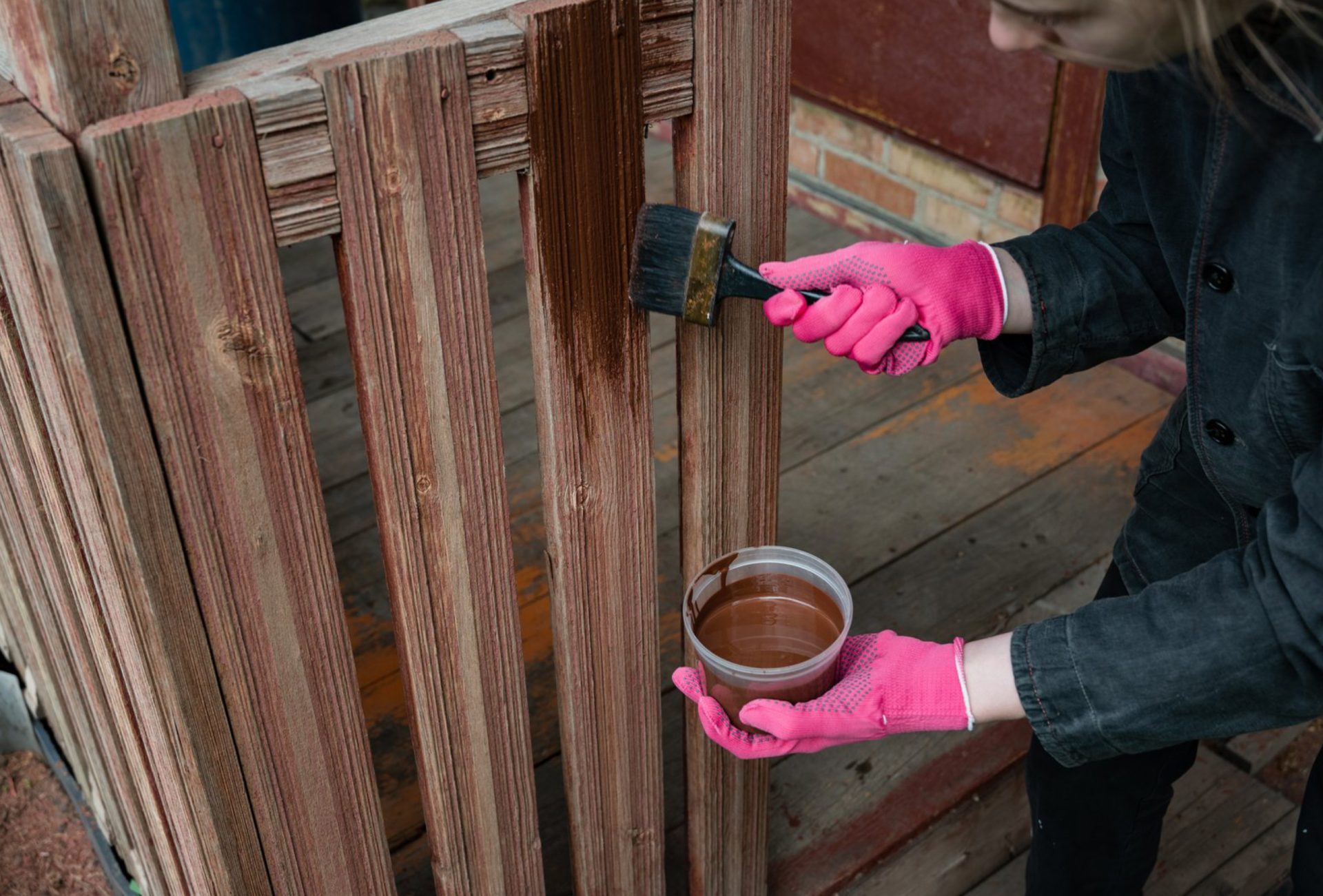 Best Fence Stains for Chicago Weather