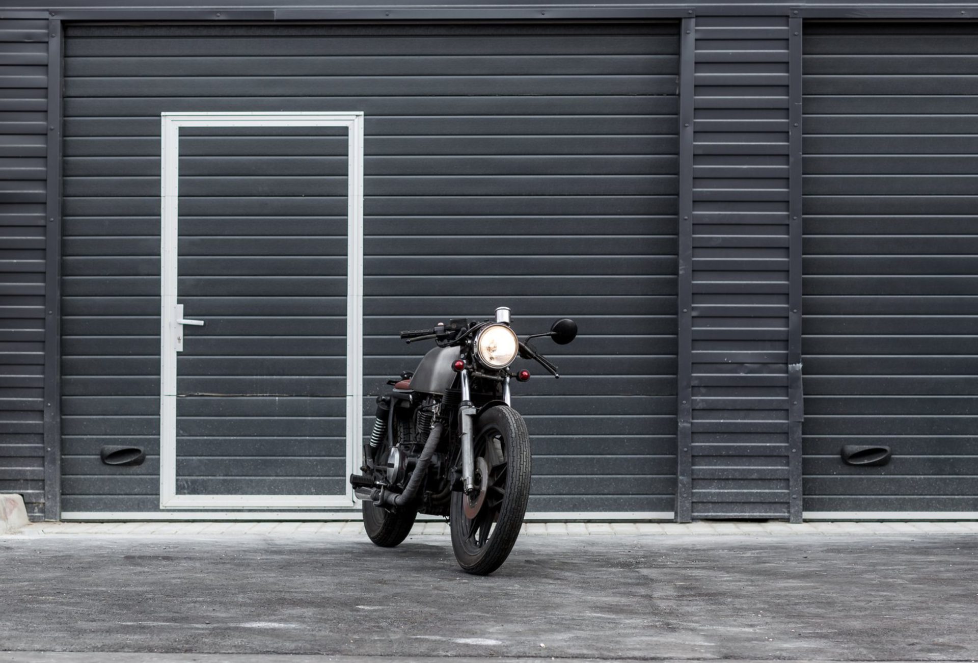 Best Garage Paint Colors for Modern Homes