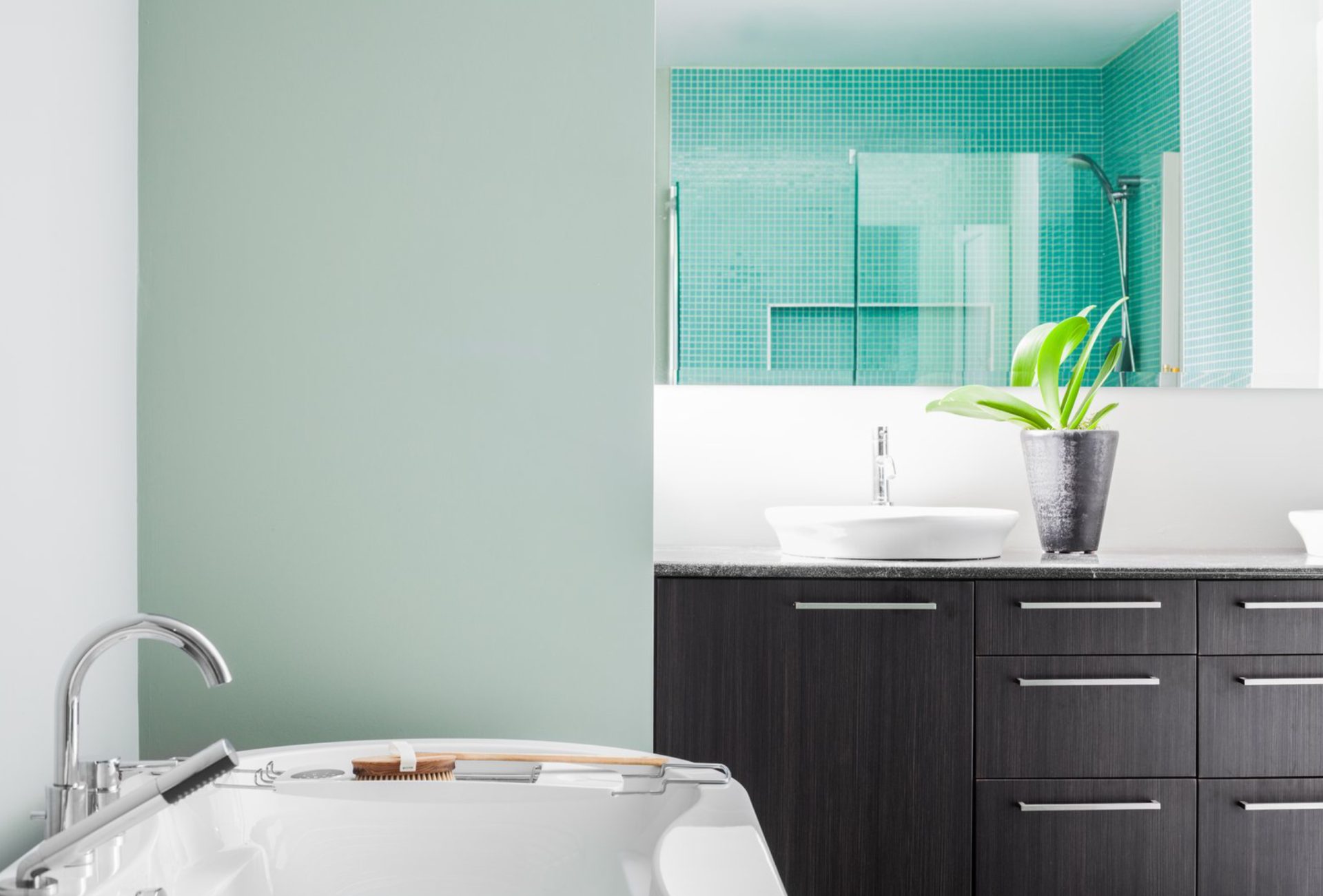 Best Moisture-Resistant Paints for Bathrooms