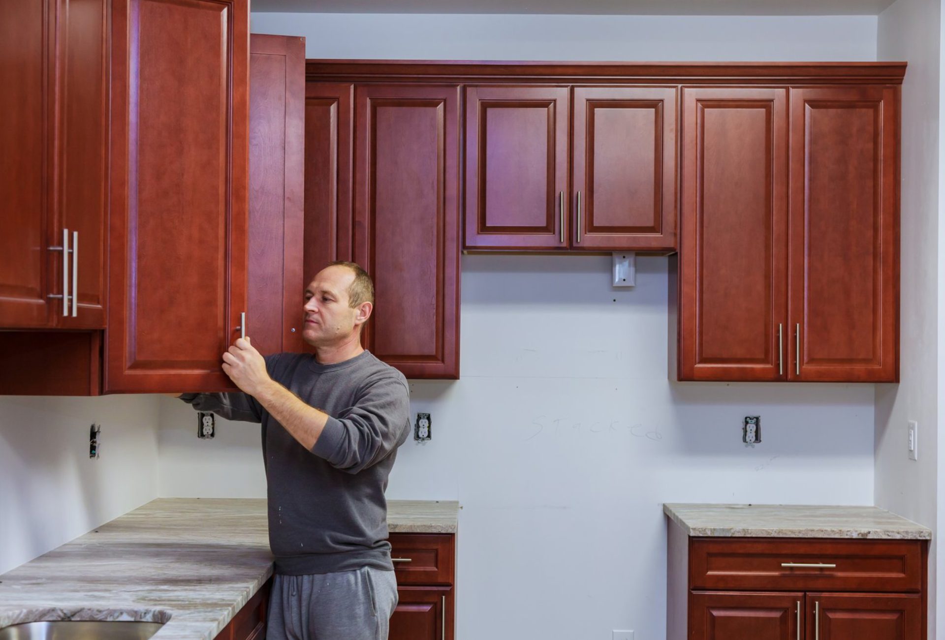 Cabinet Refinishing vs. Replacement: What’s Best?