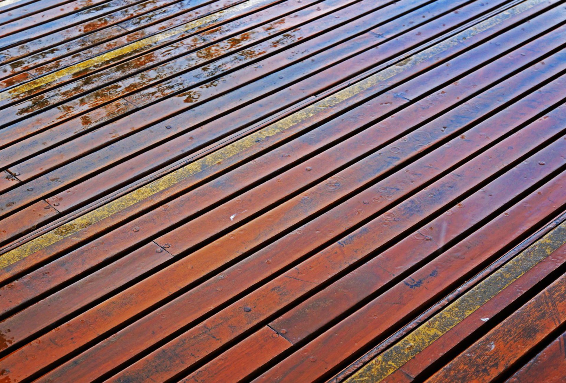 Choosing the Right Deck Stain Color for Your Home