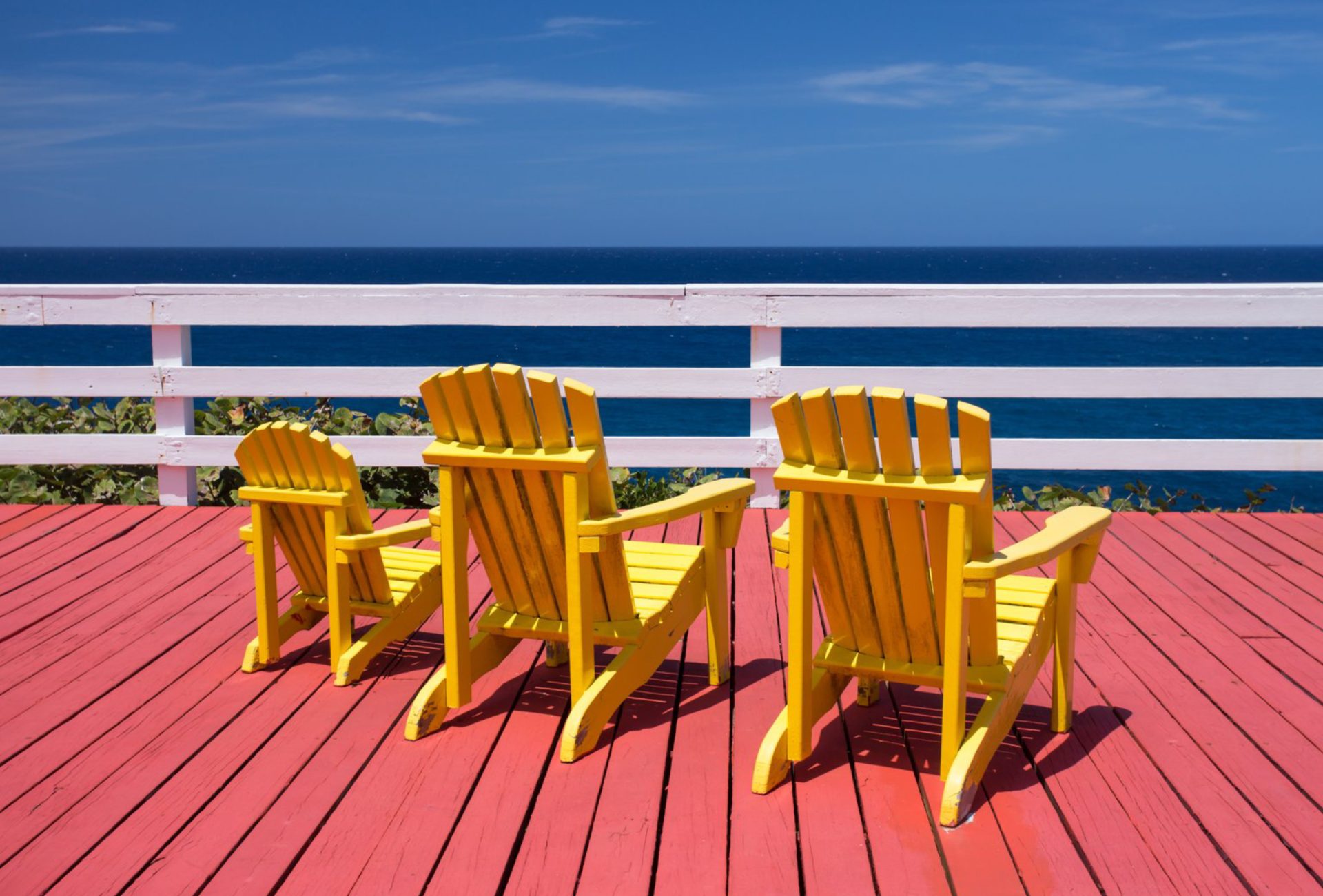 Deck Paint Colors That Enhance Outdoor Spaces