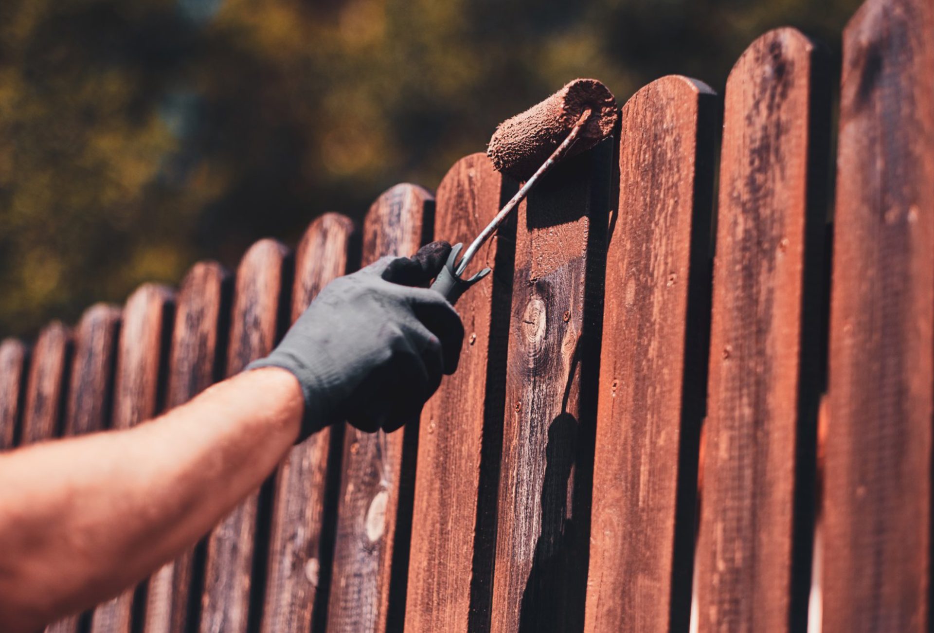 Fence Staining Ideas to Boost Curb Appeal