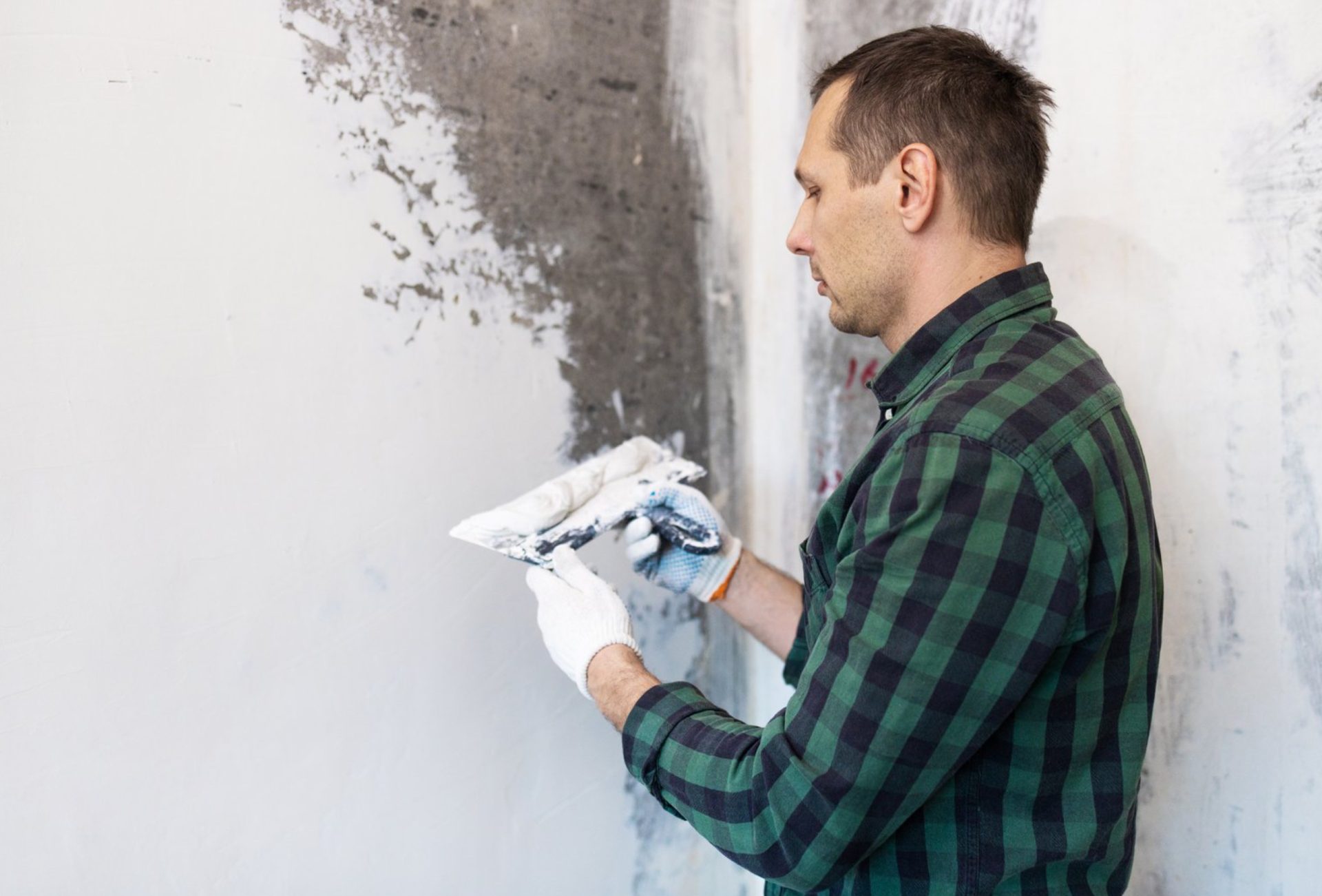 Fixing Water-Damaged Walls Before Painting