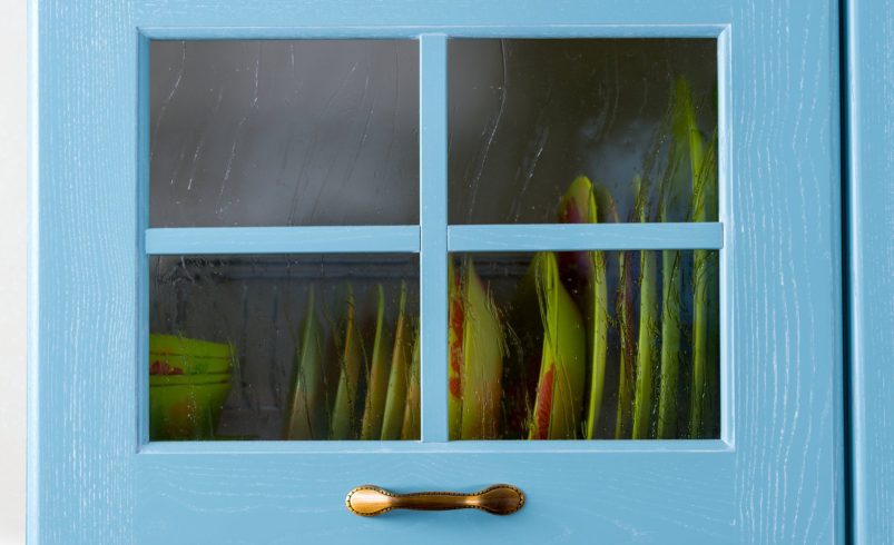 How Glazing Enhances Cabinet Depth and Style