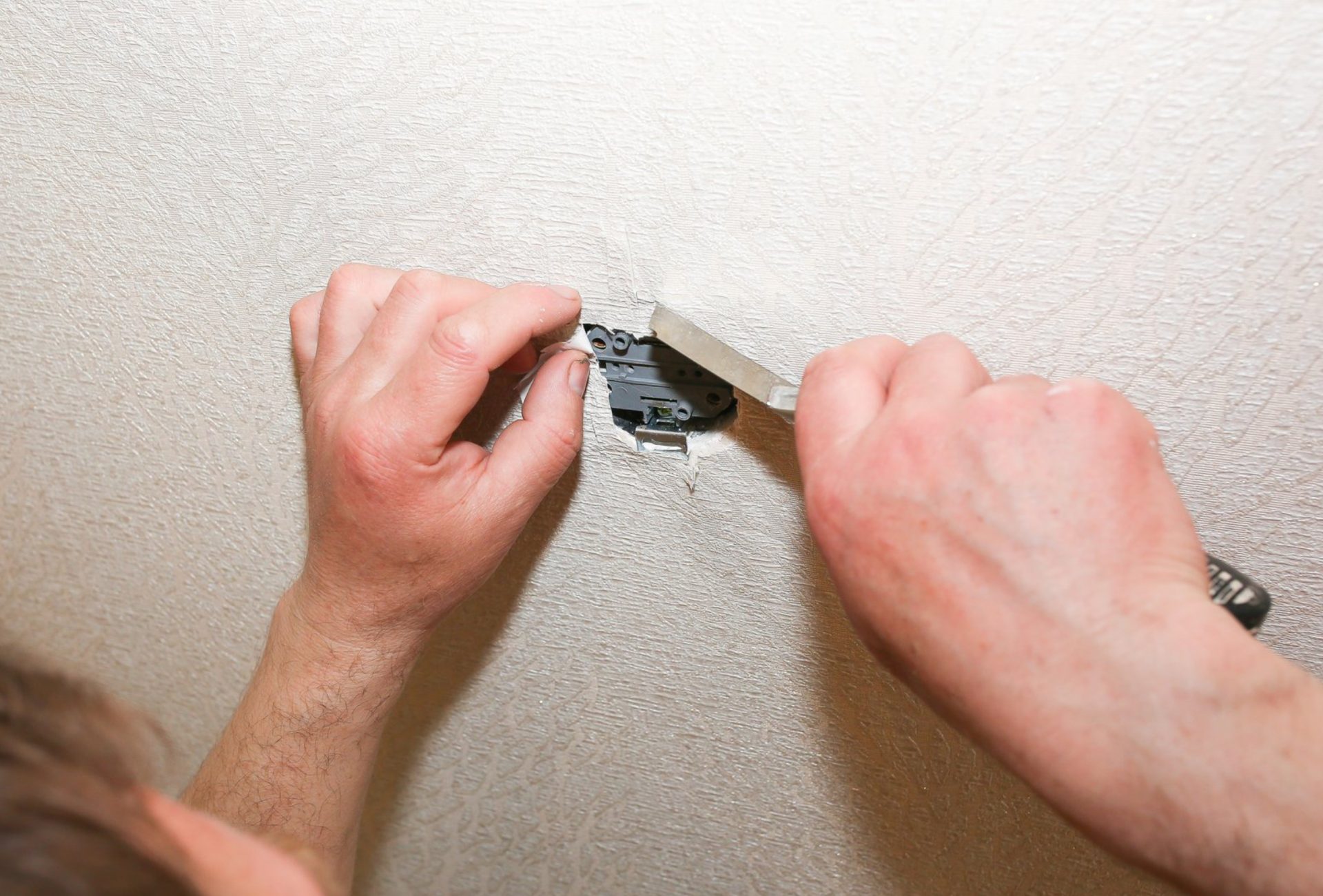 How to Fix Holes and Cracks in Drywall Like a Pro