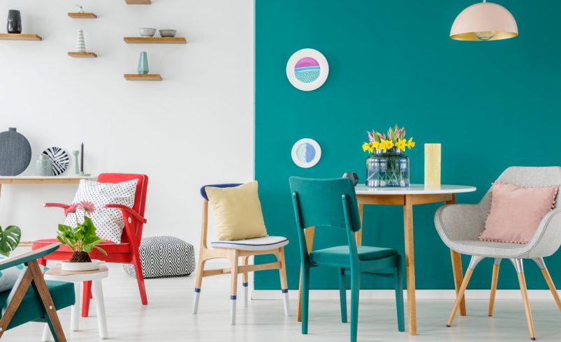 How to Incorporate Trending Colors in Your Home