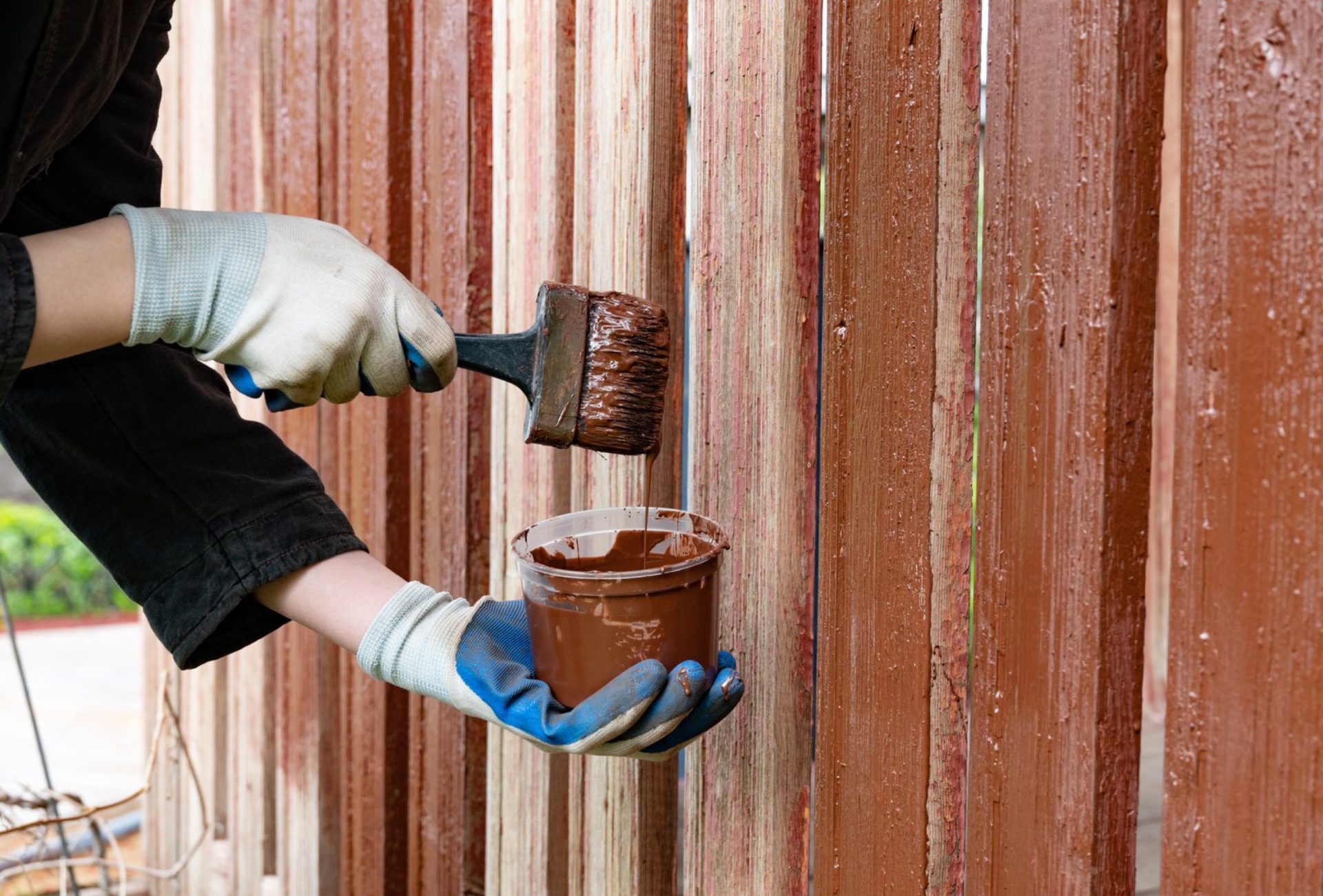 How to Paint a Fence Without Chipping