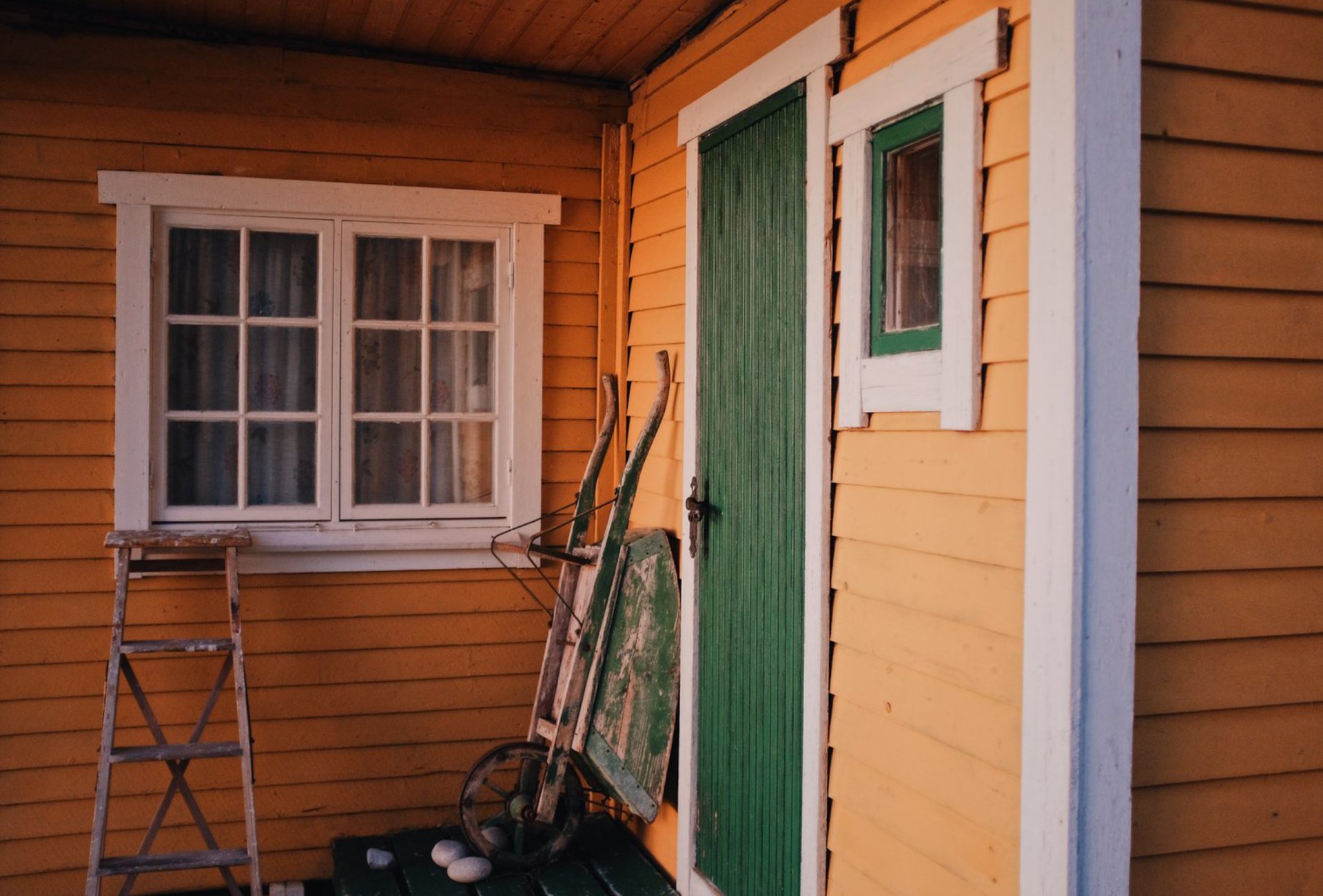 How to Prep Siding Before Painting