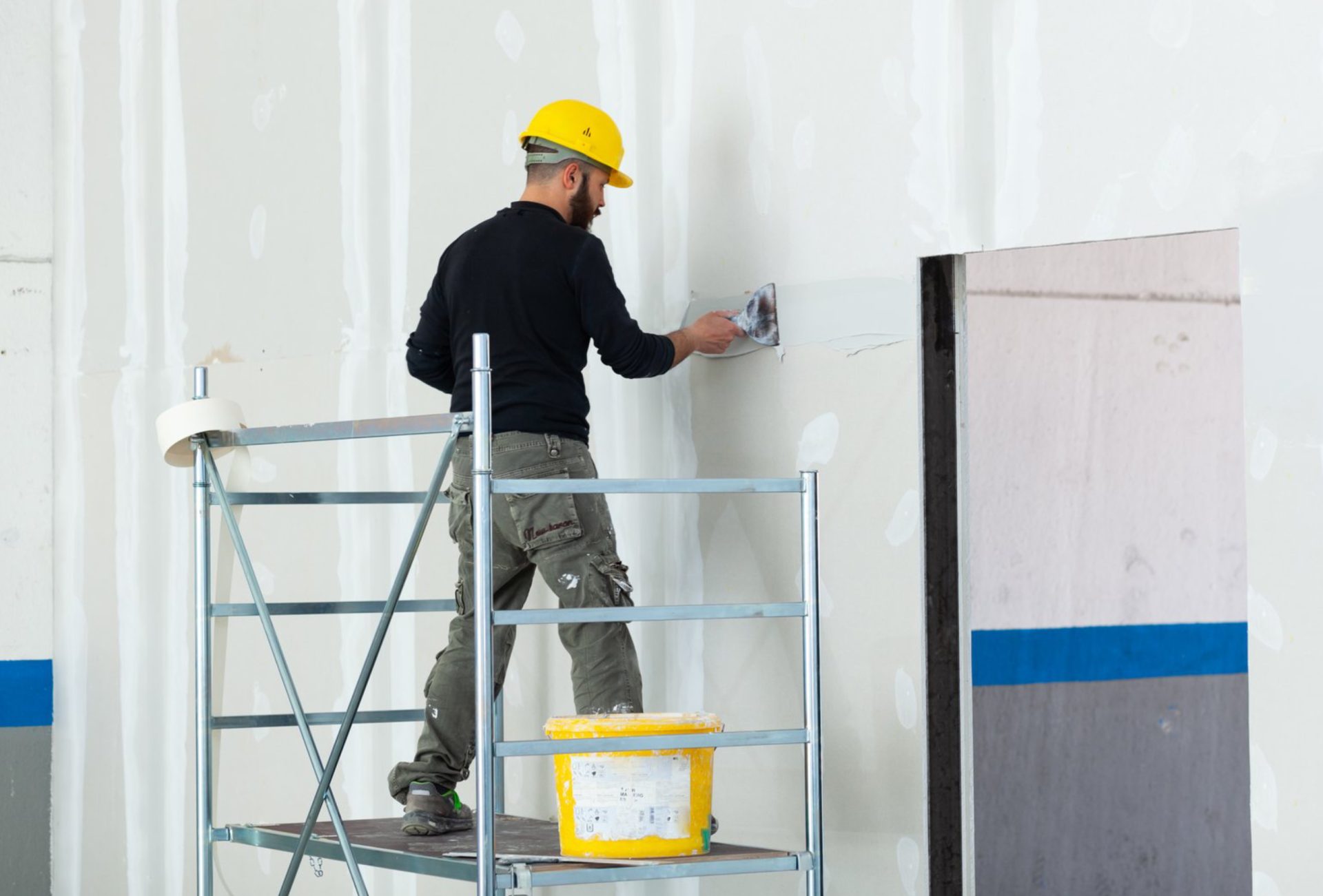 How to Protect Warehouse Surfaces with the Right Paint
