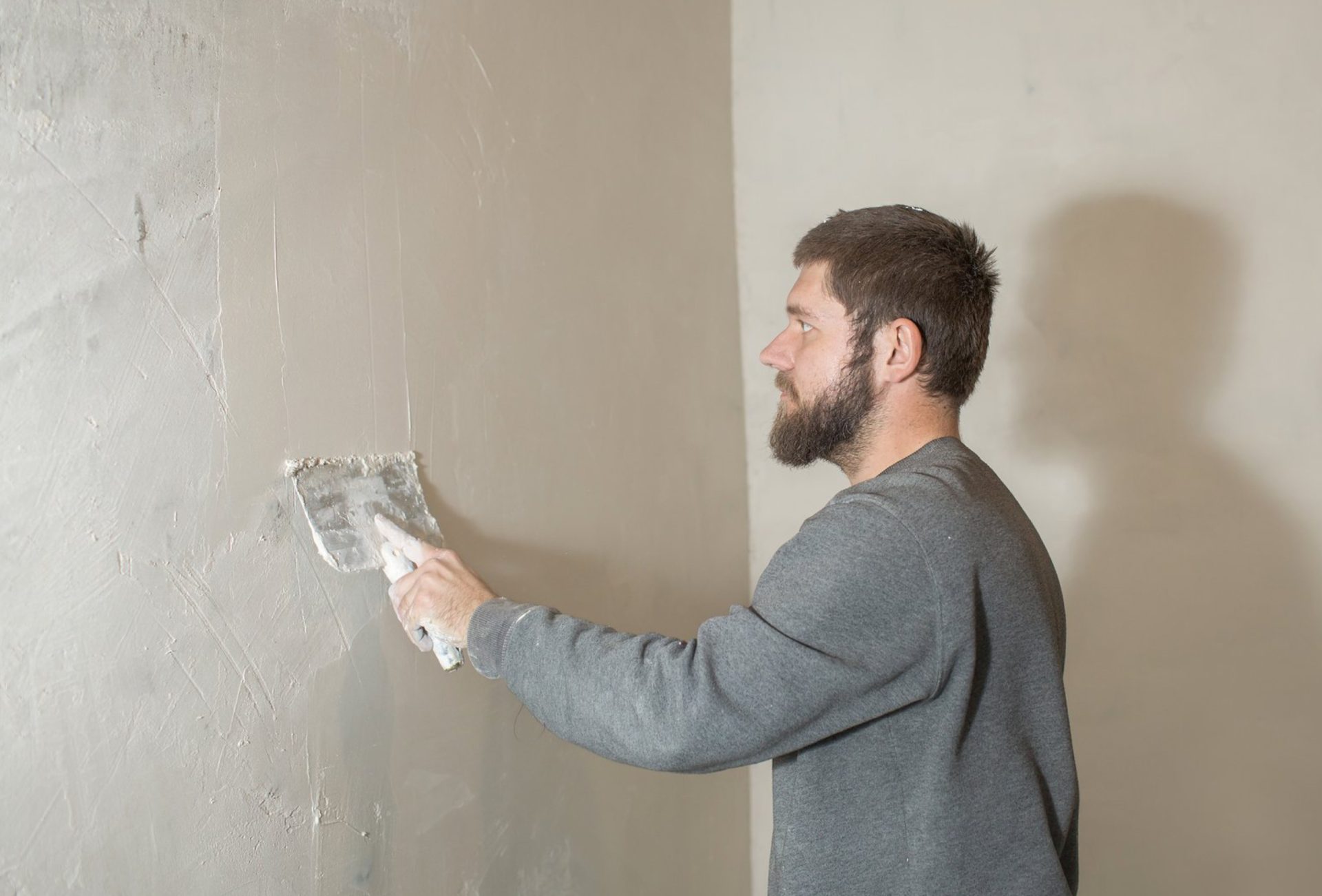Skim Coating Walls: A Complete How-To Guide