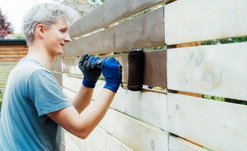 Step-by-Step Guide to Staining Wooden Fences