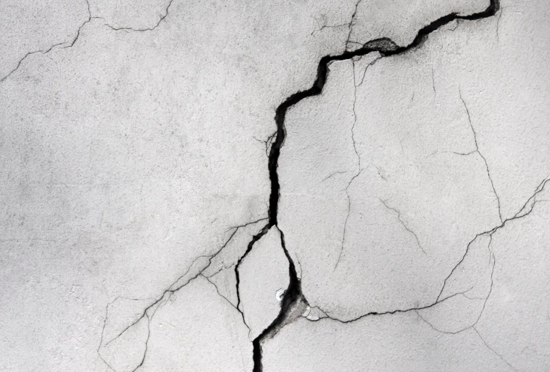 Top Products for Long-Lasting Crack Repair